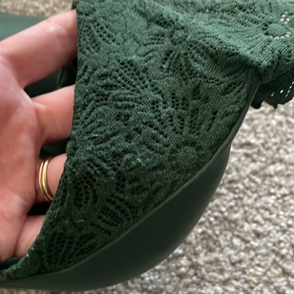 Aerie bras 32DD - Picture 7 of 10